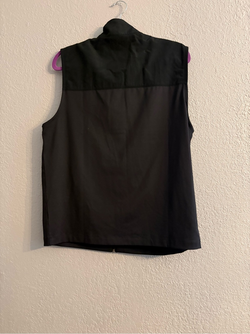 Vuori Men’s Black Sleeveless Zip Vest - Picture 2 of 3